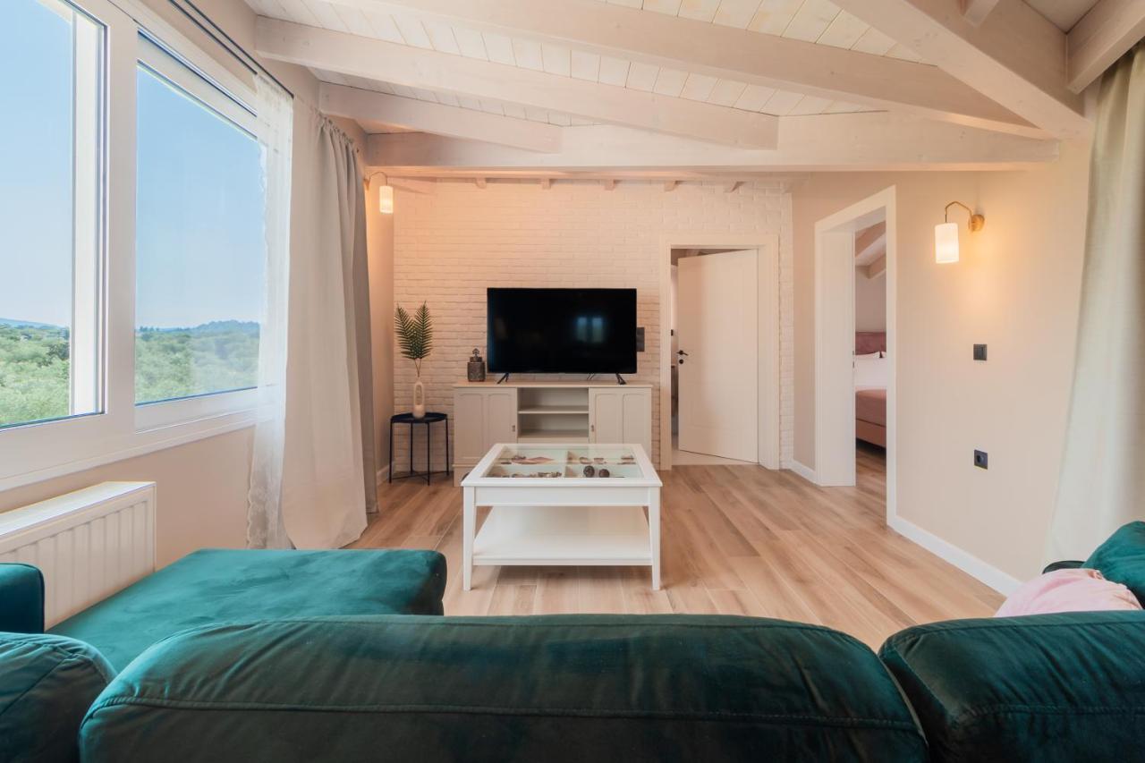 Melena Premium Suites Roda  Zewnętrze zdjęcie